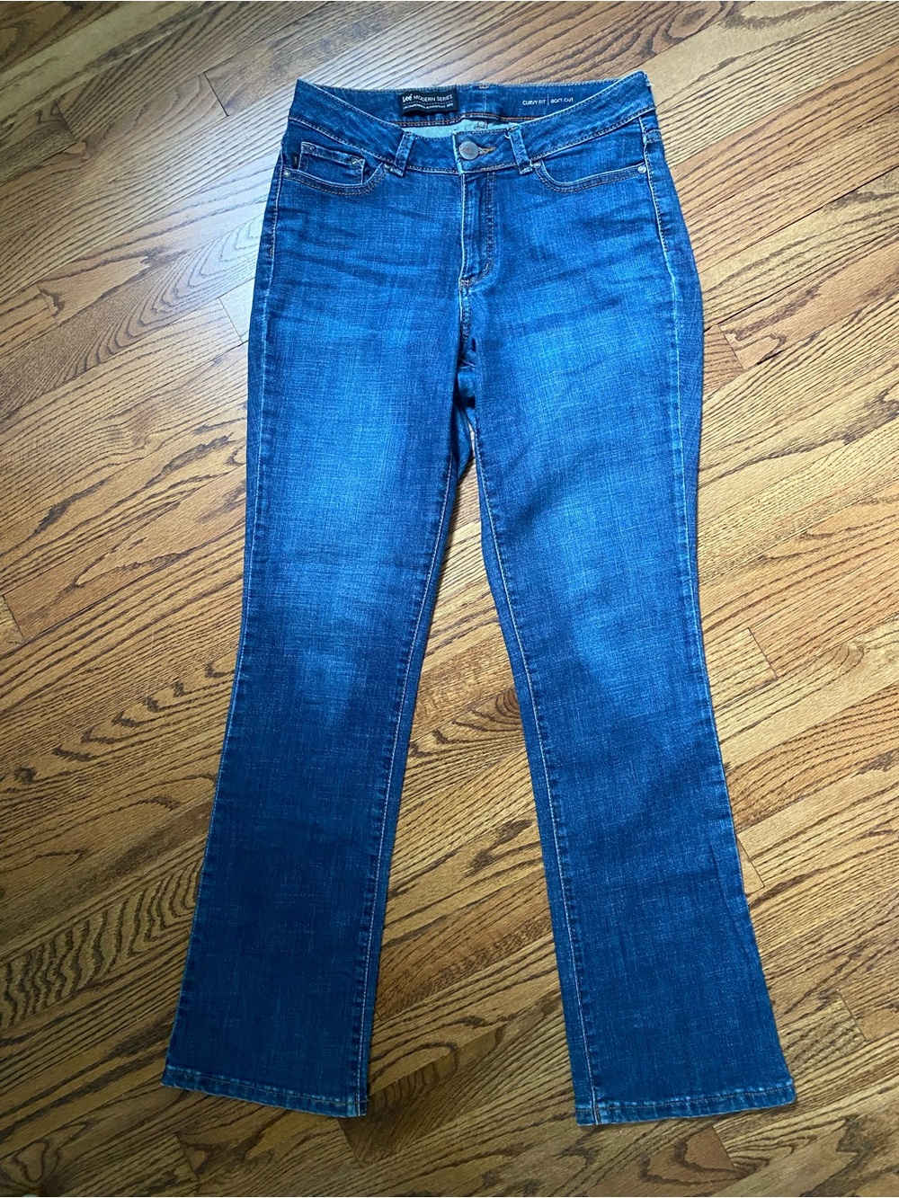 Lee Modern Series Curvy Fit/Boot Cut Jeans SZ 10 REG. 31 x 31 1/2 “ EUC